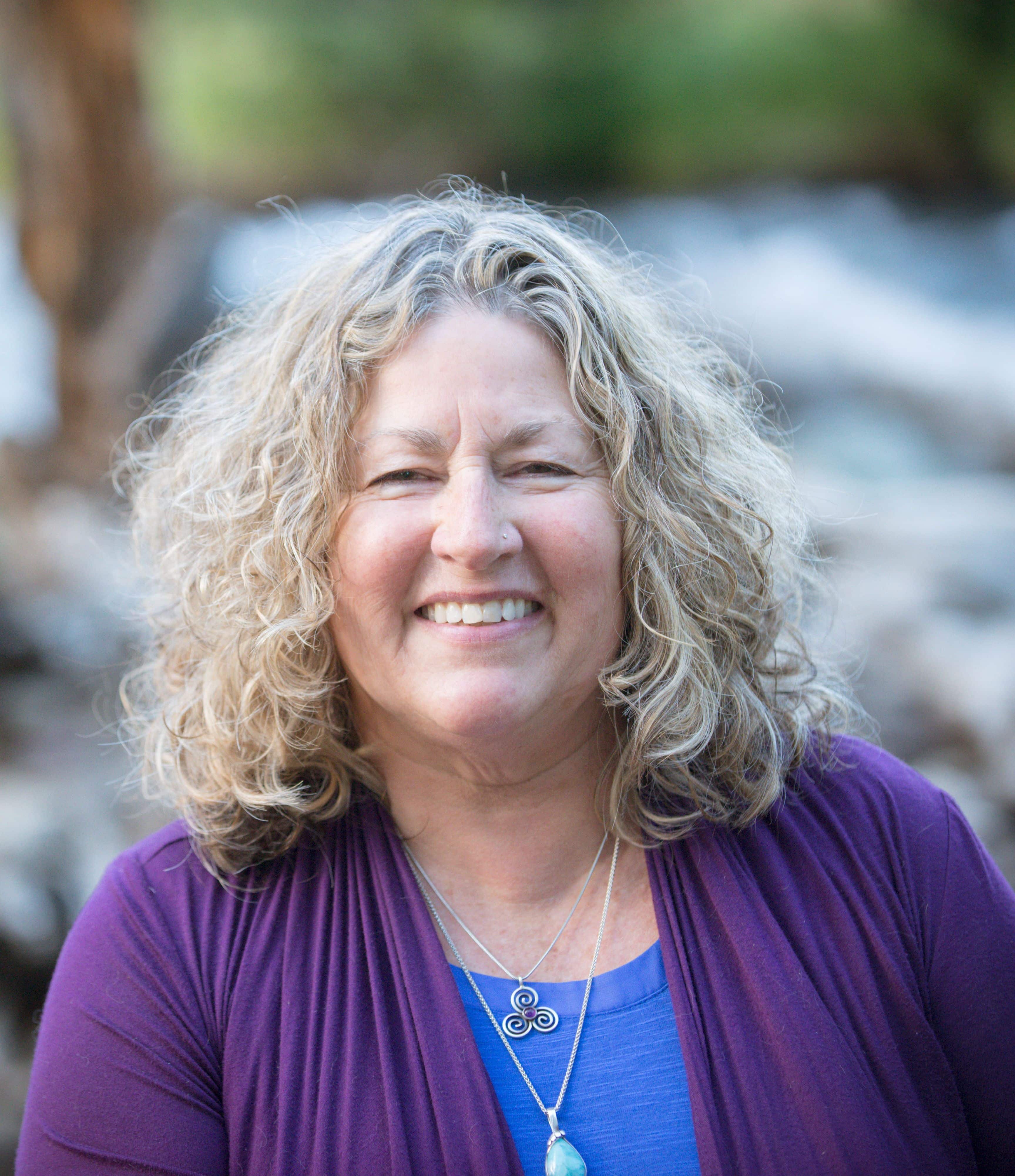 Headshots Gail Jett