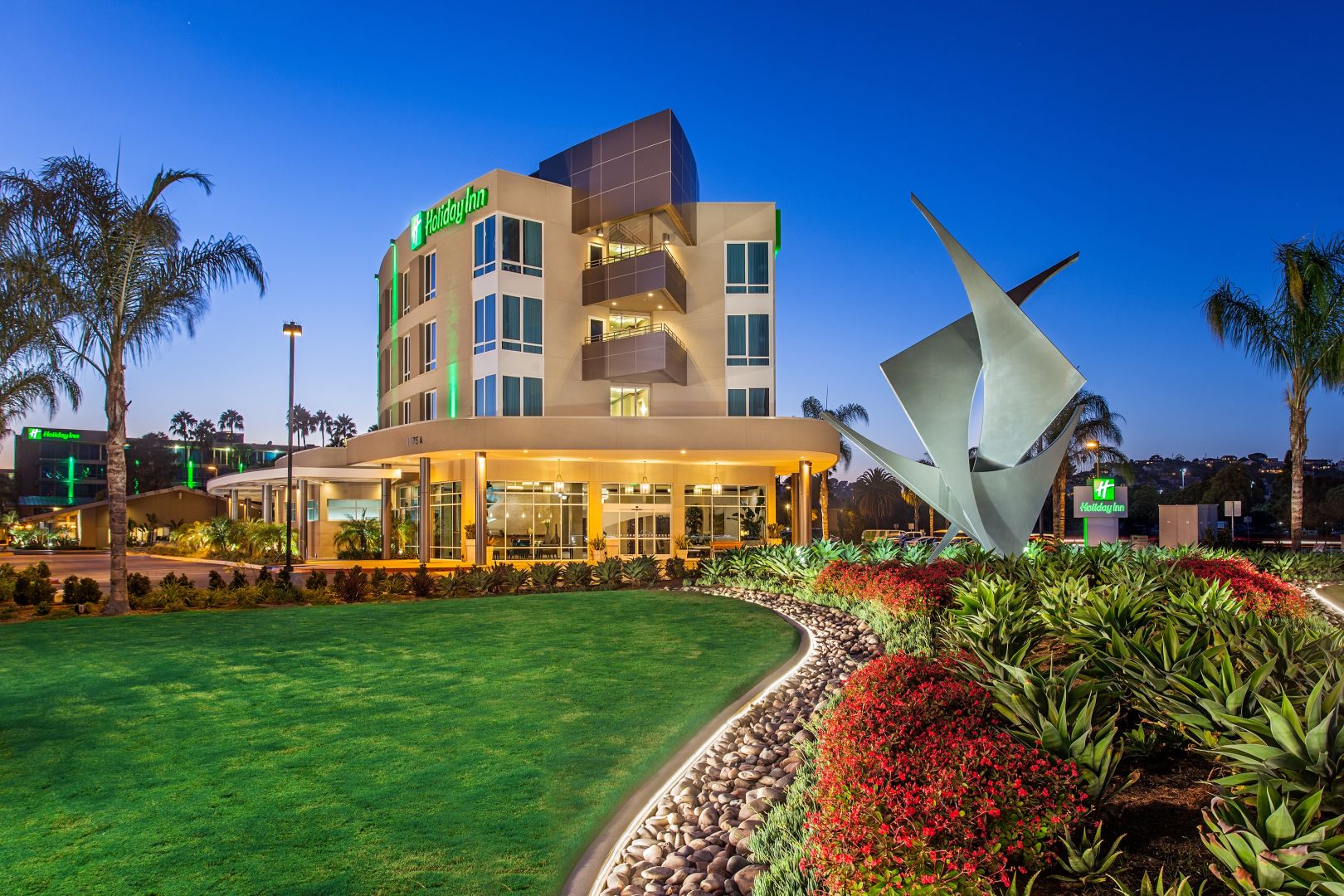 holiday inn bayside exterior a Holiday Inn Bayside